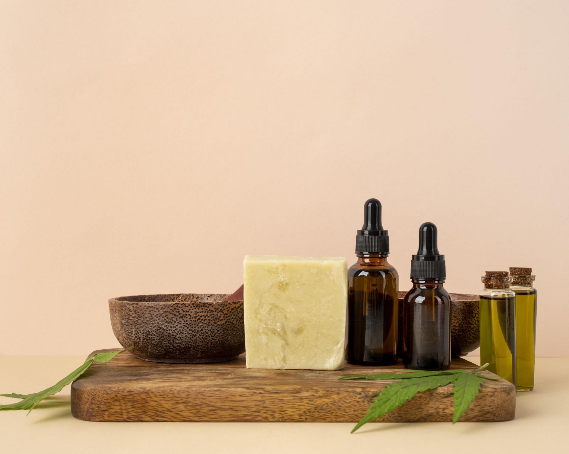 Use essential oils, to make your mouthwashes at home (Image by jcomp on Freepik)